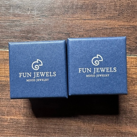 Fun Jewels Oval Mood Rings - Picture 2 of 6